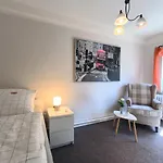Zwischen Den Meeren - Schoene Und Gemuetliche Mit Garten Apartamento *