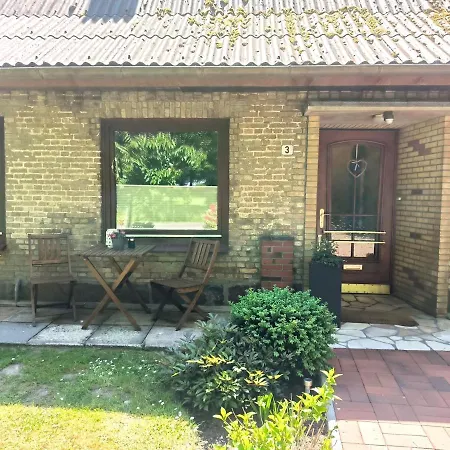 Zwischen Den Meeren - Schoene Und Gemuetliche Mit Garten Апартаменты