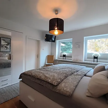 Zwischen Den Meeren - Schöne Und Gemütliche Mit Garten Apartamento *